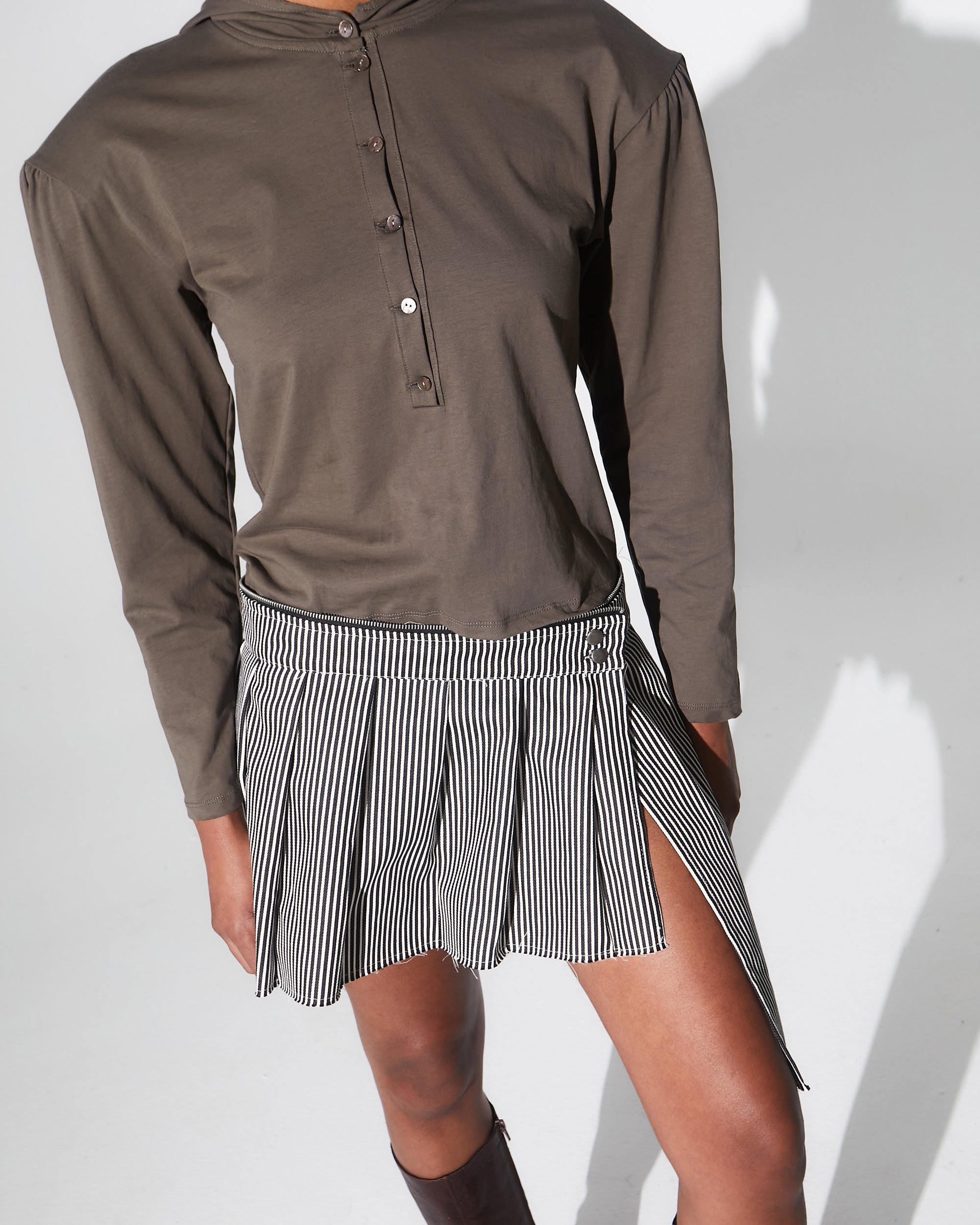ARMADILLO HOODIE WITH SHOULDERPADS